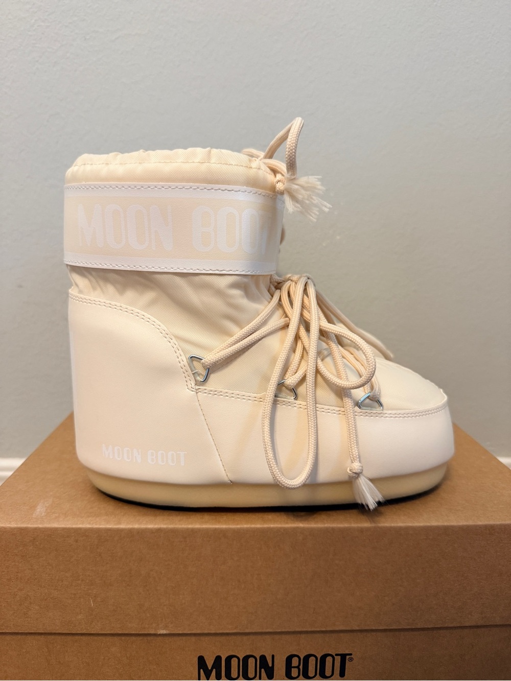 MOON BOOT Icon Low Nylon Boot in Cream White Chunky Y2K Bootie S/M Small Medium - Picture 6 of 14